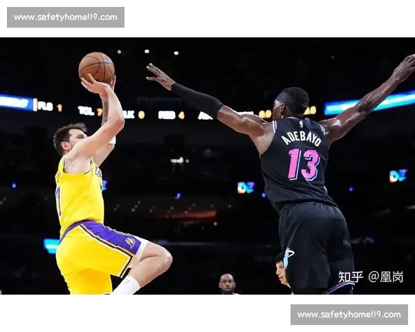 NBA总决赛经典回放湖人对决热火全场精彩瞬间战术与巨星表现深度复盘
